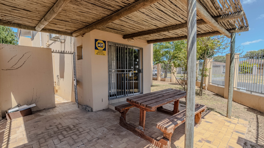 6 Bedroom Property for Sale in Vredekloof Heights Western Cape